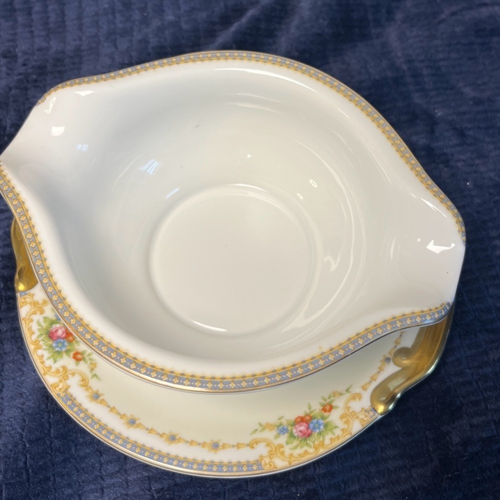 Kongo China Japan  Vintage Floral Gravy Boat with Saucer attached hand painted - Picture 3 of 10
